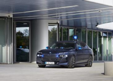 علامة بي أم دبليو تقدّم أحدث إصداراتها وابتكاراتها